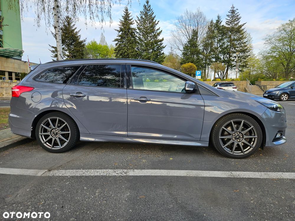 Ford Focus 2.0 EcoBoost ST mit Leder-Sport-Paket - 4