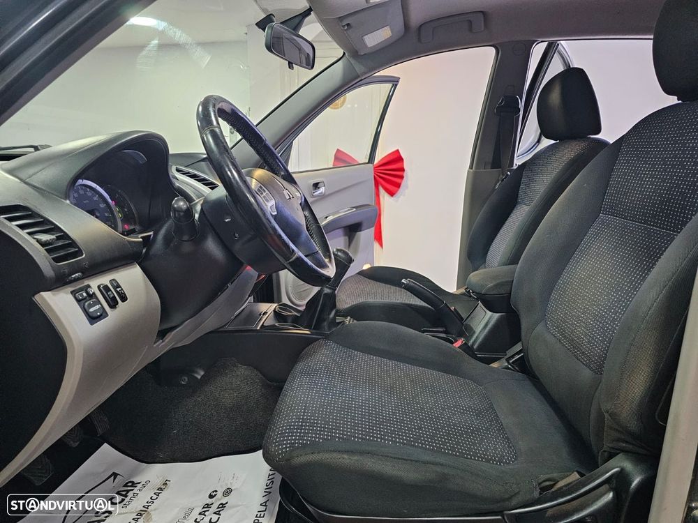 Mitsubishi L200 2.5 DI-D CD Invite AC 4WD - 11