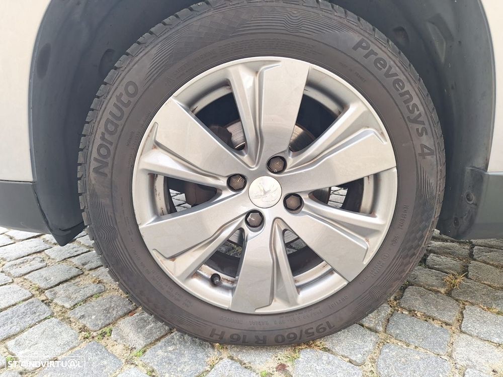 Peugeot 2008 1.2 PureTech Style - 11