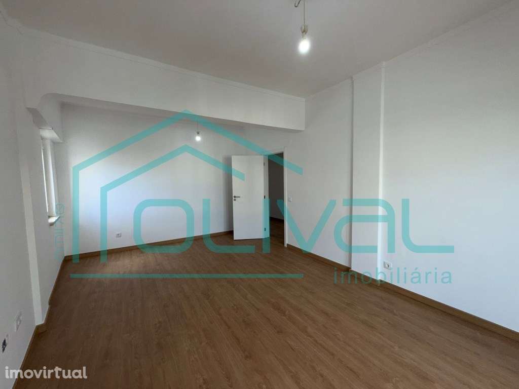 Apartamento T2 Renovado 5 minutos da Estação dos Comboios - Grande imagem: 2/27