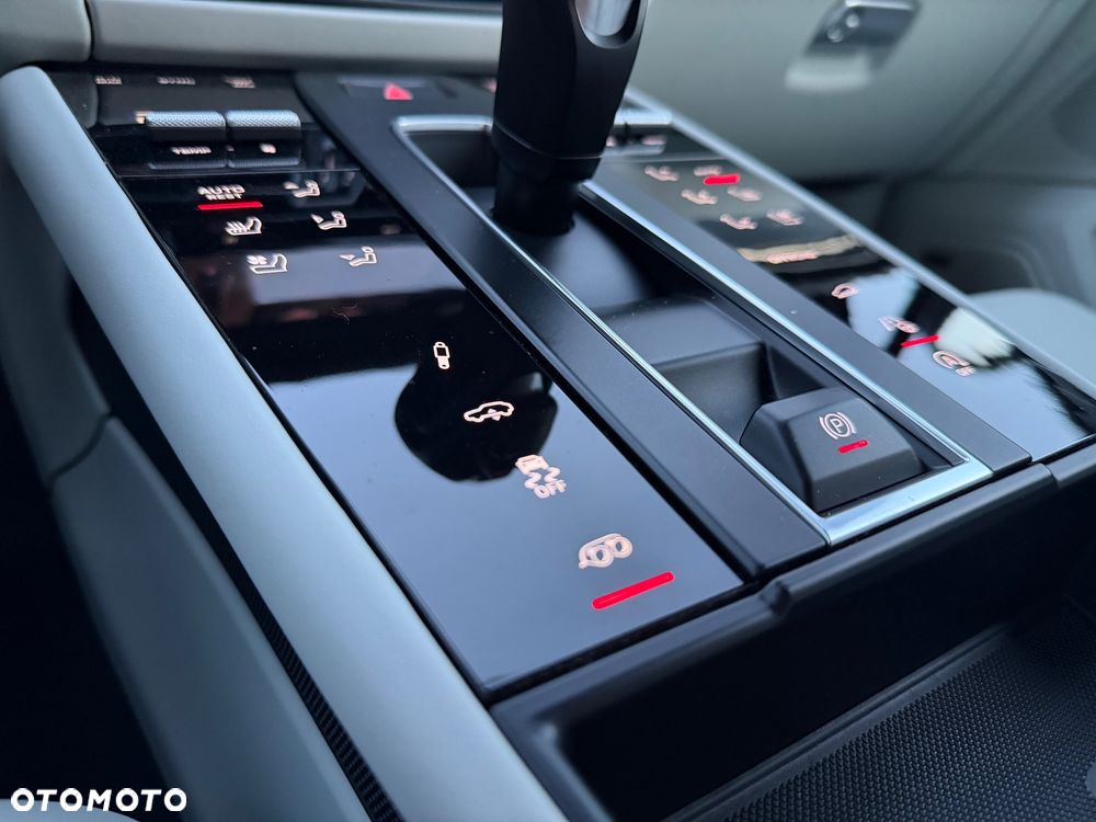 Porsche Macan T - 29