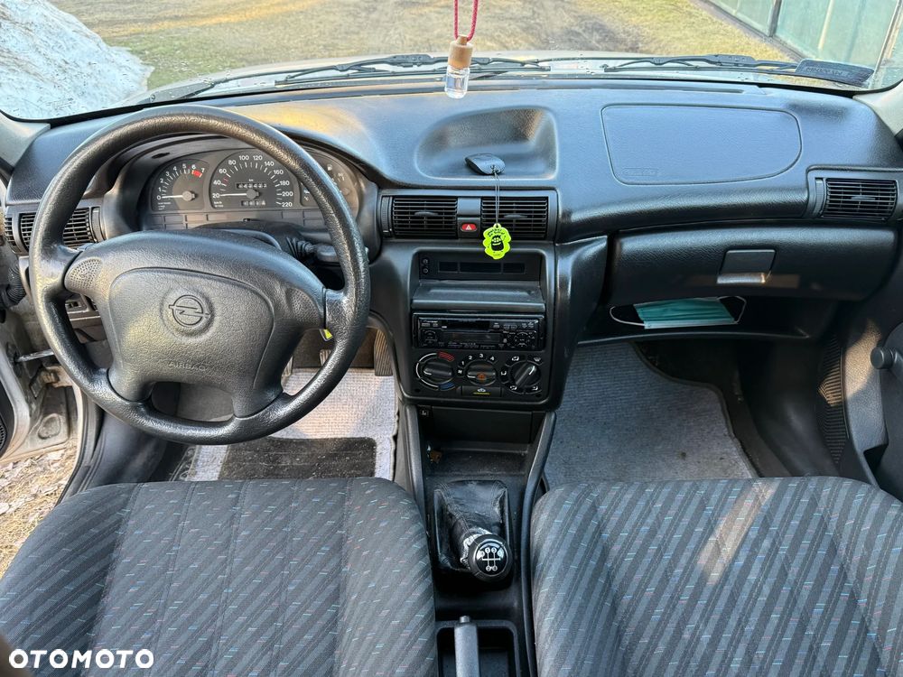 Opel Astra 1.6 - 6
