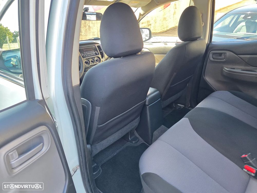 Mitsubishi L200 2.4 DI-D CD Invite 2WD - 23