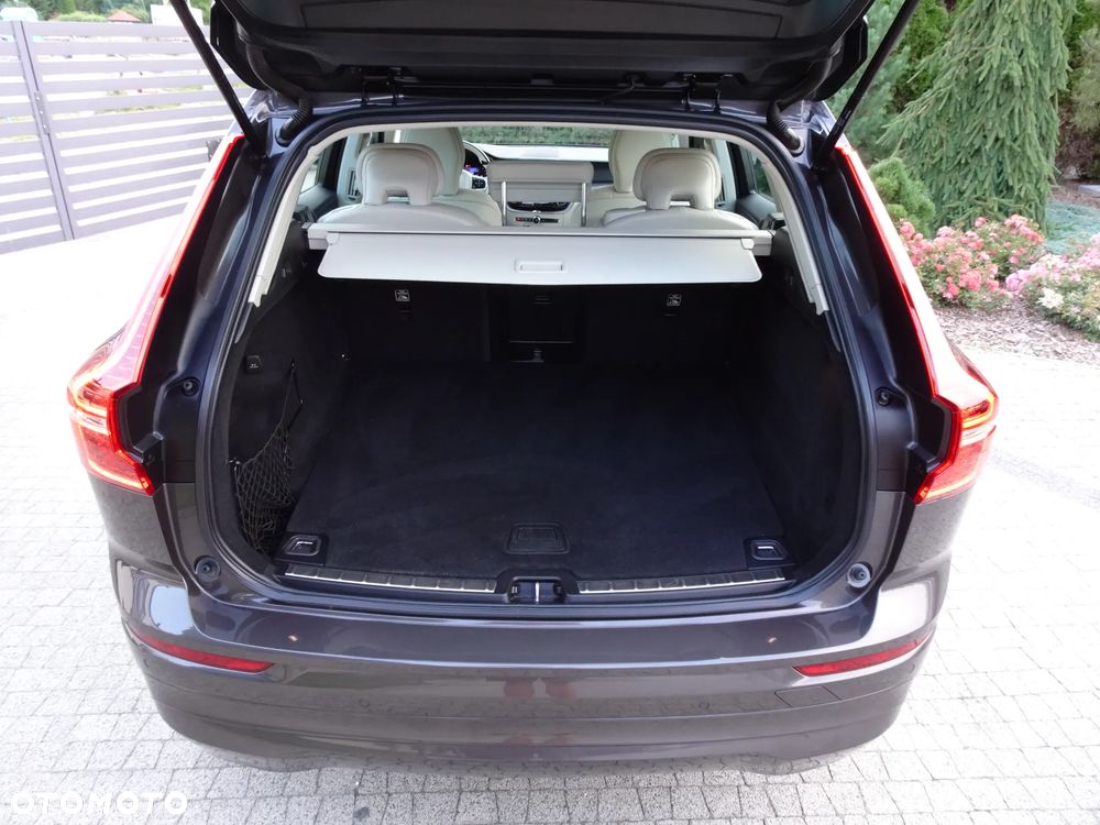 Volvo XC 60 B4 D Momentum Pro - 12