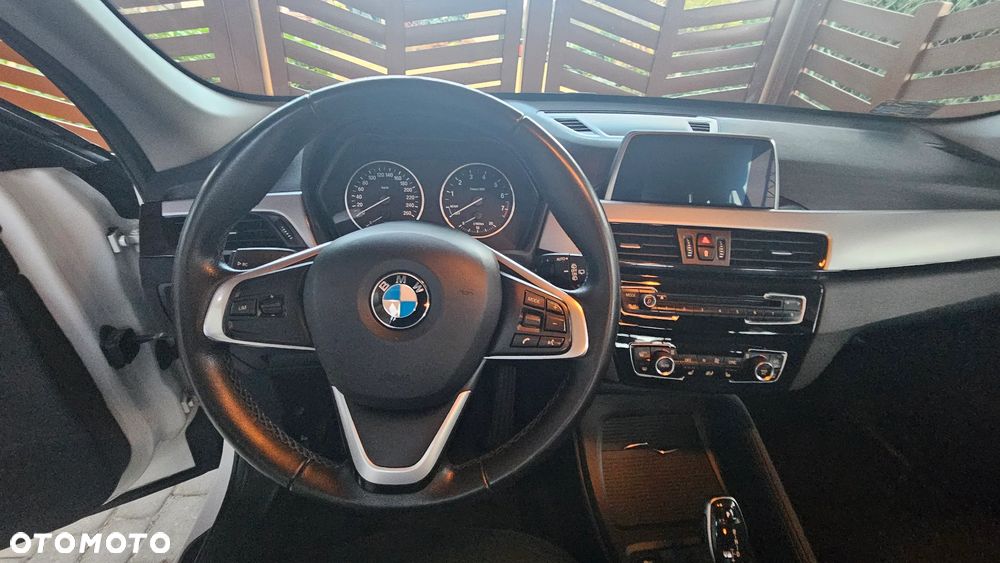 BMW X1 sDrive18i - 11