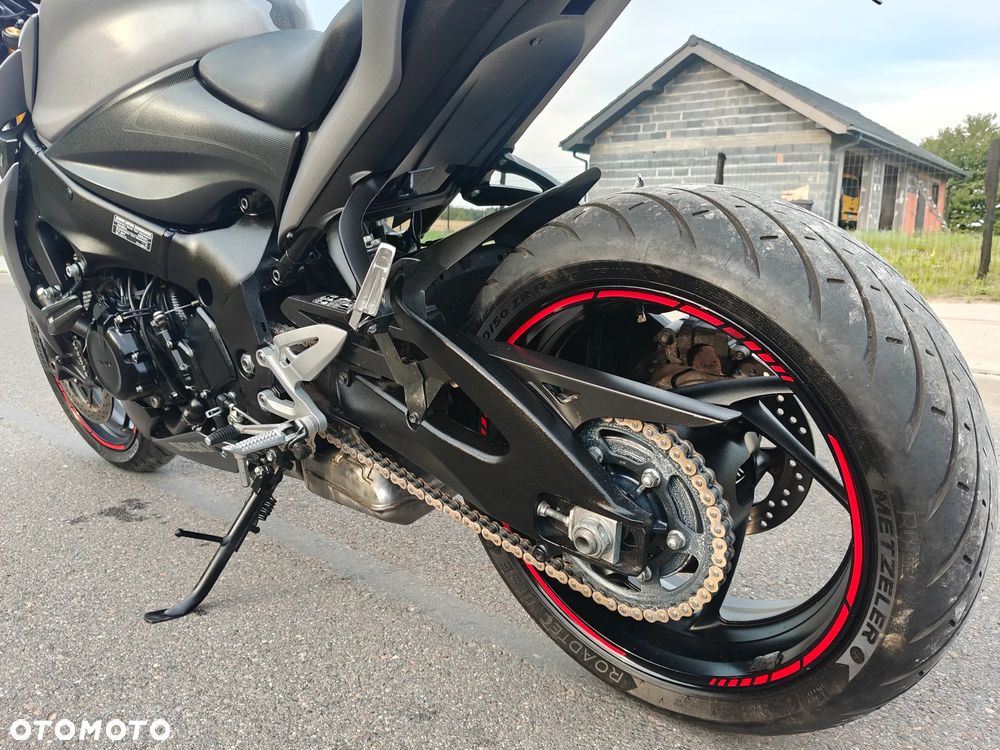 Suzuki GSX - 23