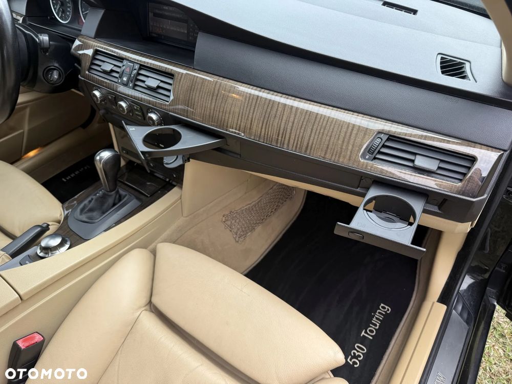BMW Seria 5 530i - 23
