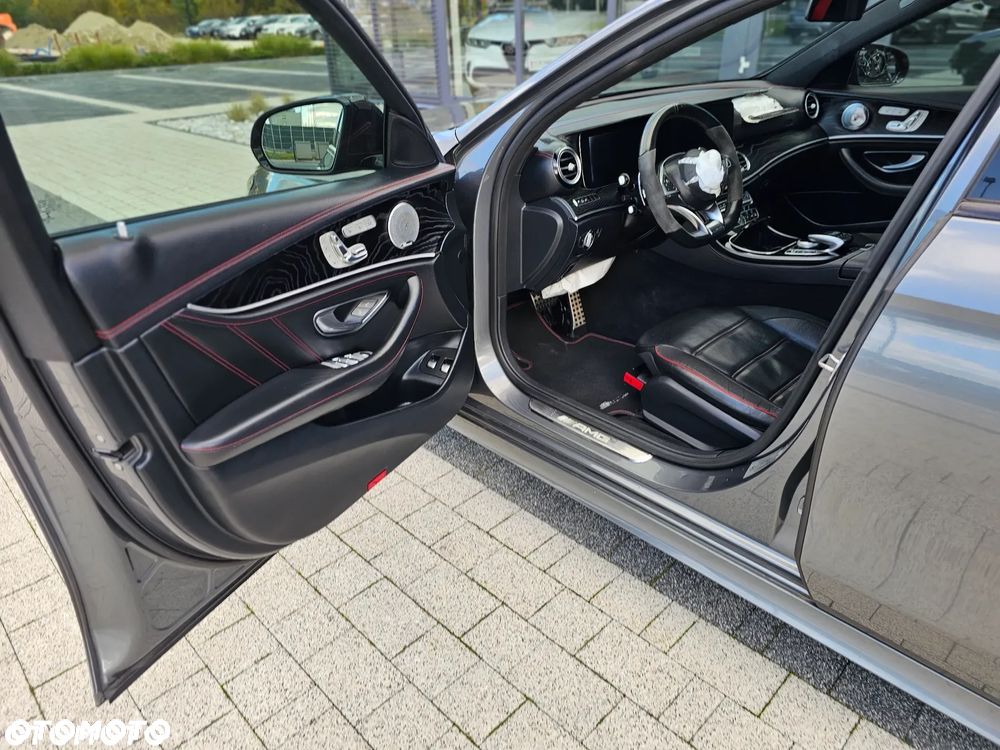 Mercedes-Benz Klasa E 43 AMG 4Matic 9G-TRONIC - 25