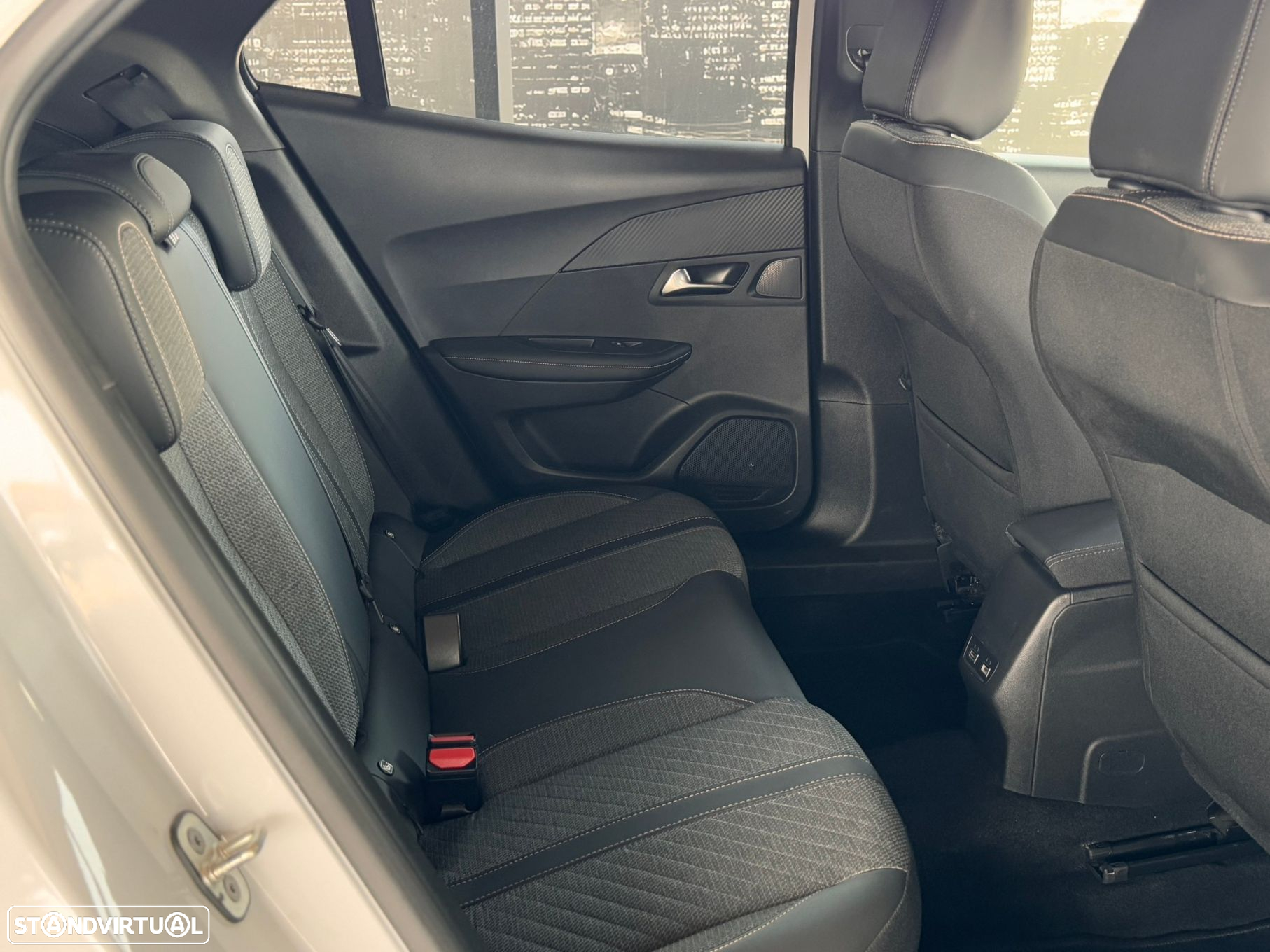 Peugeot 2008 1.2 PureTech Allure - 28