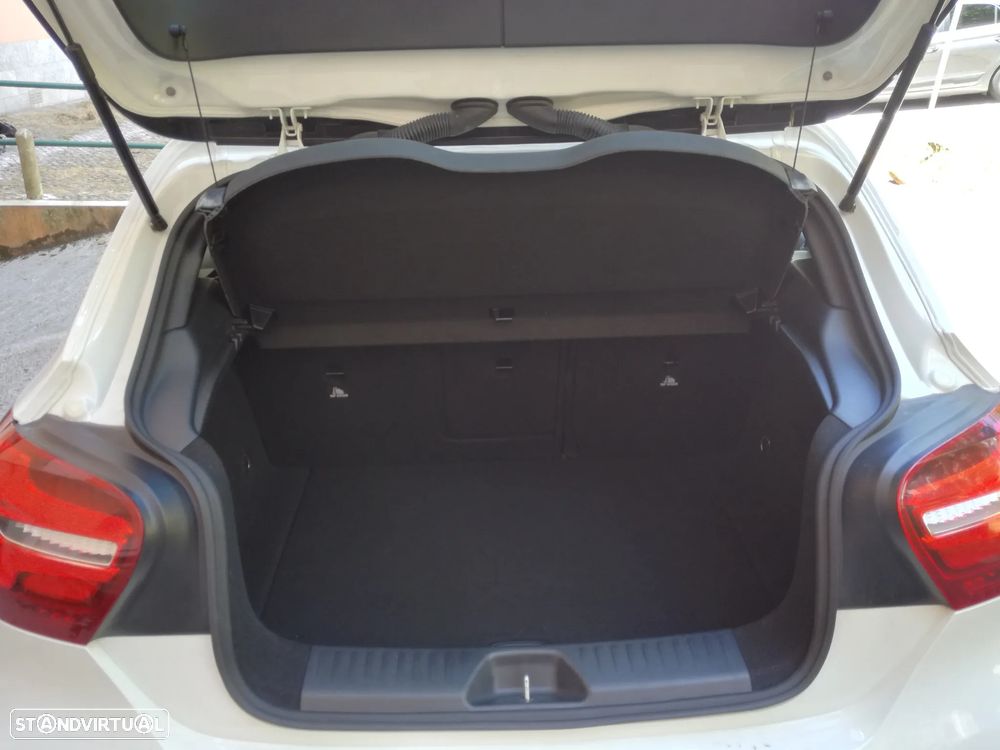 Mercedes-Benz A 200 d AMG Line - 14