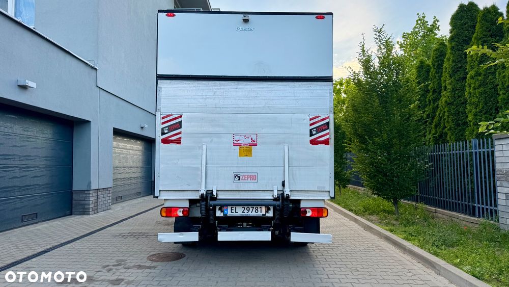 Renault Renault Master kontener Rampa Izoterma najazd WINDA 3 miejsca izolowany budka na rama 6EP 8EP - 36