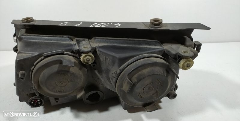Farol Direito Volkswagen Passat (3B2) - 2