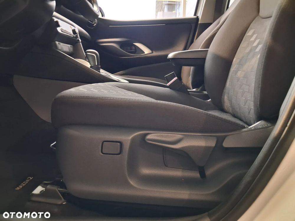 Mazda 2 Hybrid - 8
