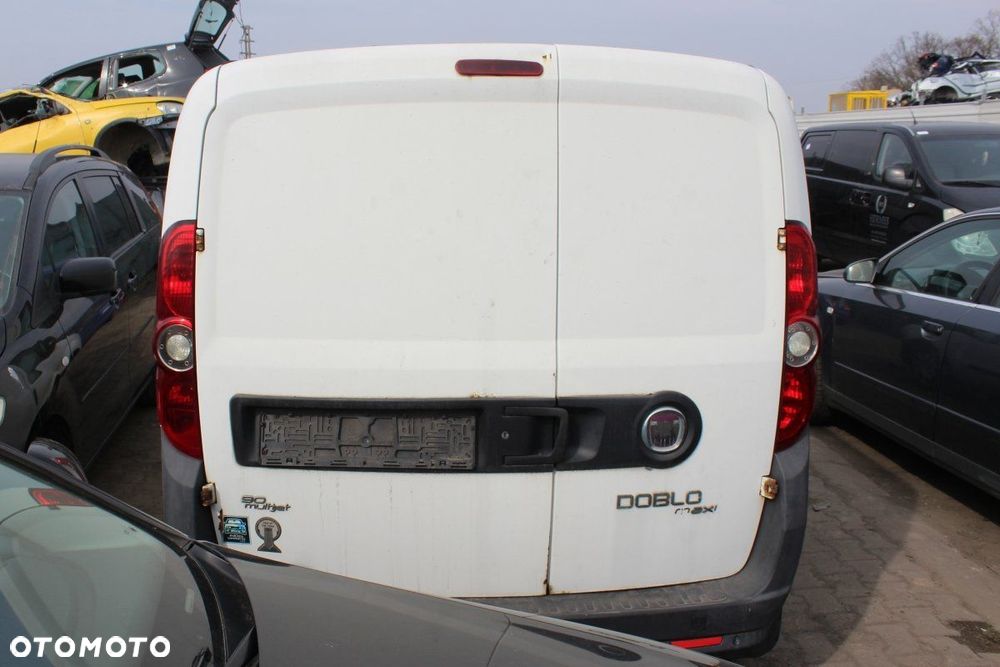 Fiat Doblo 2011 1.3JTD  199A3000 VAN (MASKA, ZDERZAK, LAMPA, BŁOTNIK, DRZWI, SZYBA, FOTEL) - 4