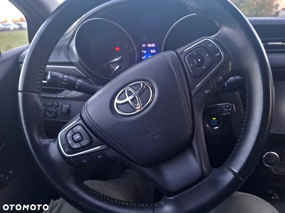 Toyota Avensis - 23