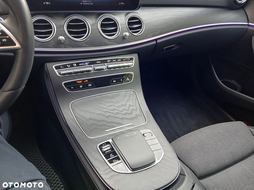 Mercedes-Benz Klasa E 220 d 4-Matic Exclusive - 14