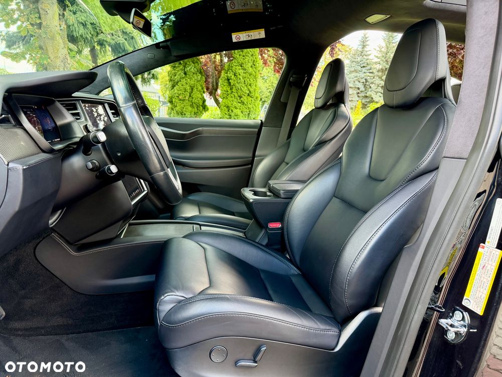 Tesla Model X - 14