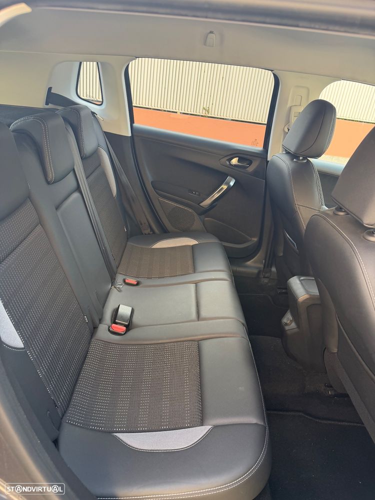 Peugeot 2008 1.2 PureTech Style - 9