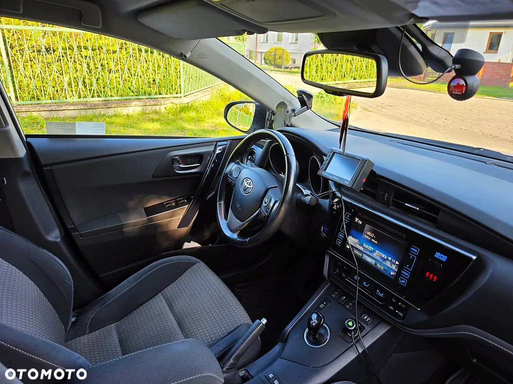 Toyota Auris Hybrid 135 Selection - 17