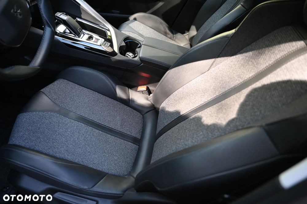 Peugeot 5008 1.6 PureTech Allure S&S EAT8 - 11