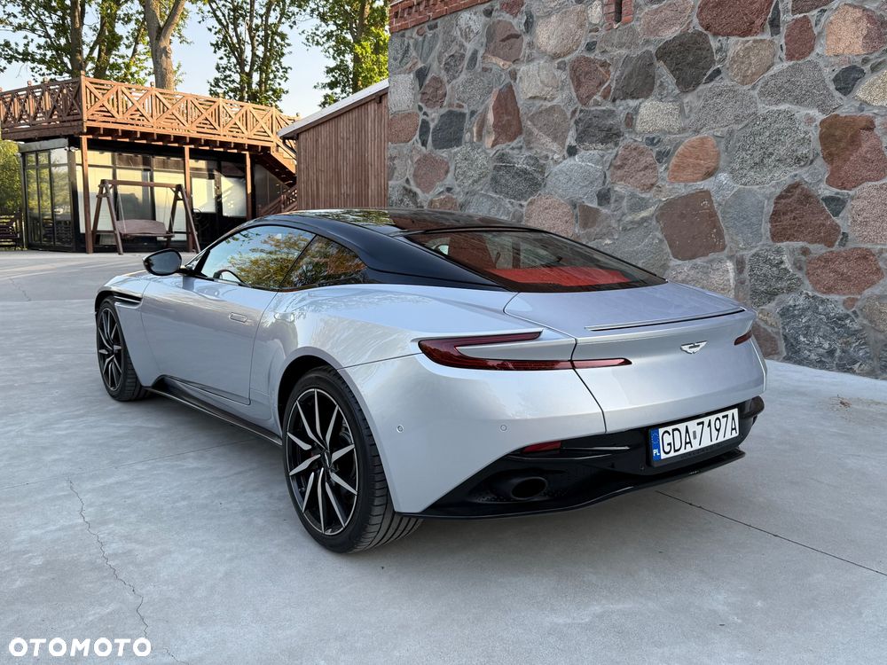 Aston Martin DB11 V12 Coupe - 6