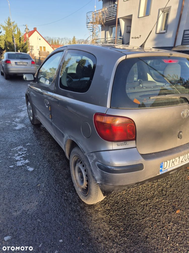 Toyota Yaris 1.0 Base - 2