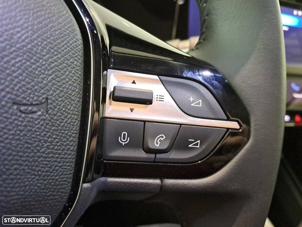 Peugeot 408 1.2 PureTech Allure EAT8 - 17