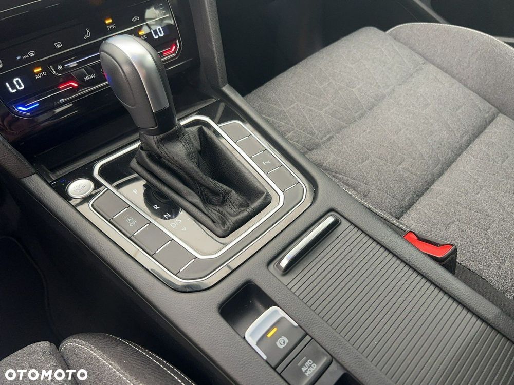 Volkswagen Passat - 19