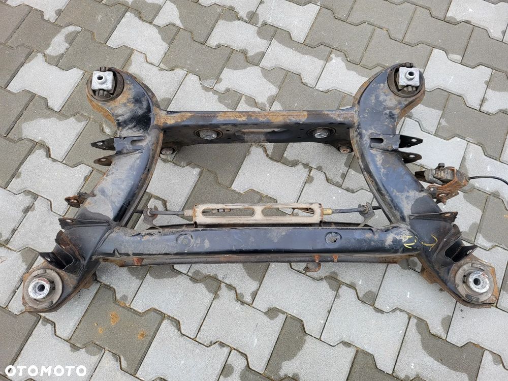 MERCEDES W204 SANKI KOŁYSKA WÓZEK TYLNY TYŁ BELKA TYLNA KOMBI
