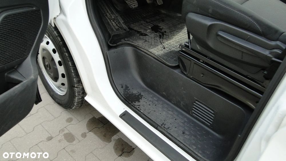 Renault Trafic - 16