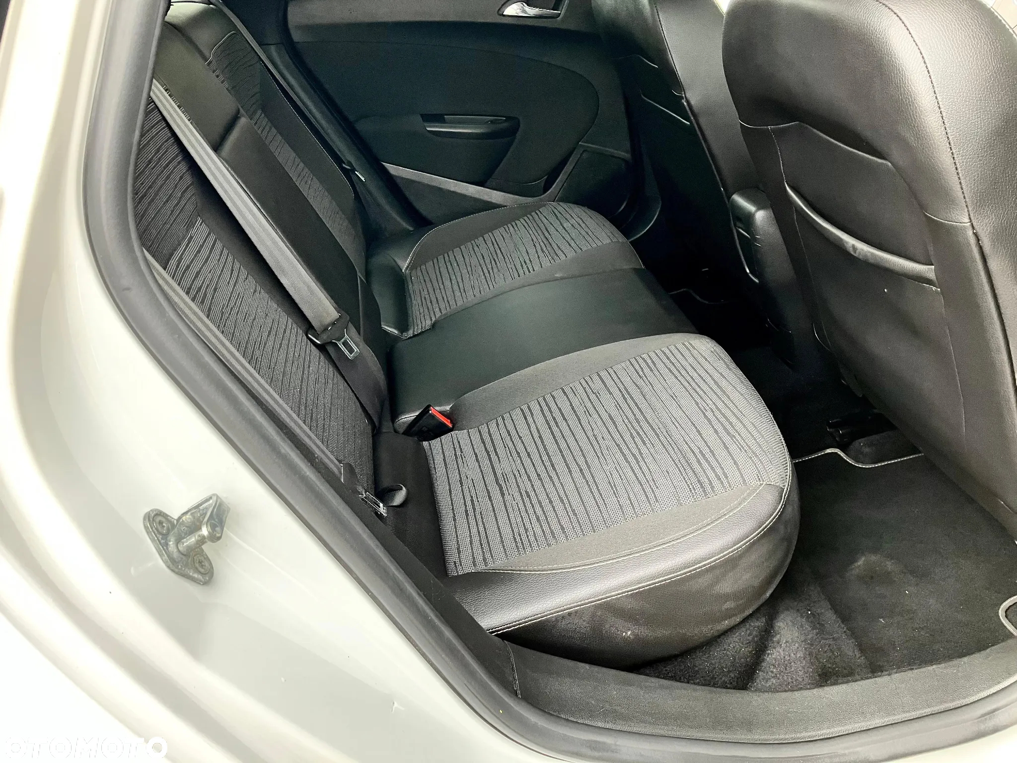 Opel Astra 1.4 Turbo Color Edition - 16