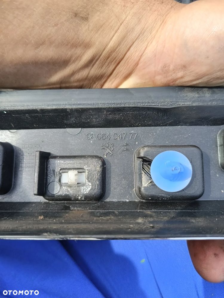 LISTWA CHROM DACHU PRAWA PEUGEOT 2008 1 9806404777 - 2