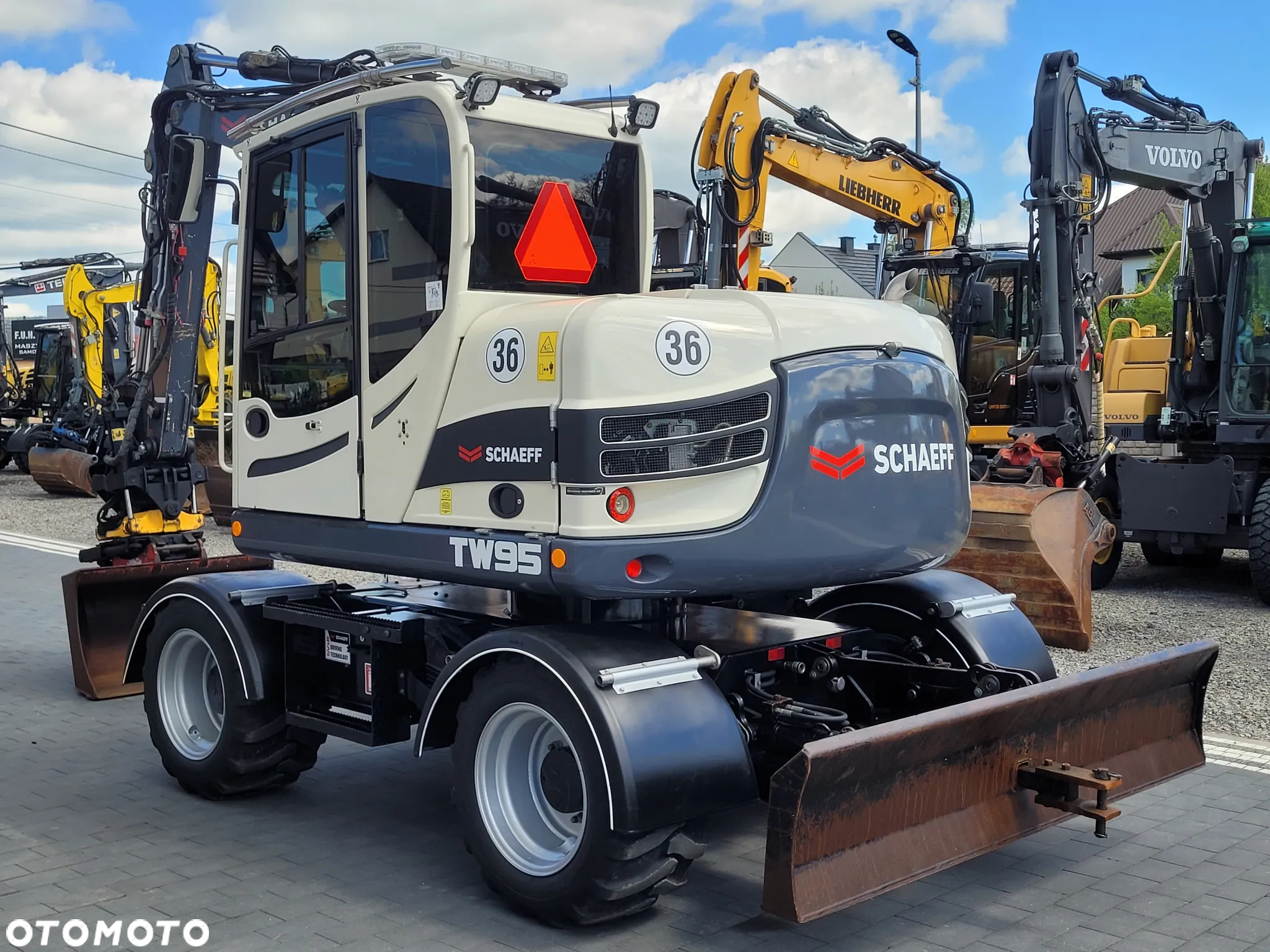 Schaeff TW95 / ROTOTILT ze szczypcami / bogate wyposażenie / - 5