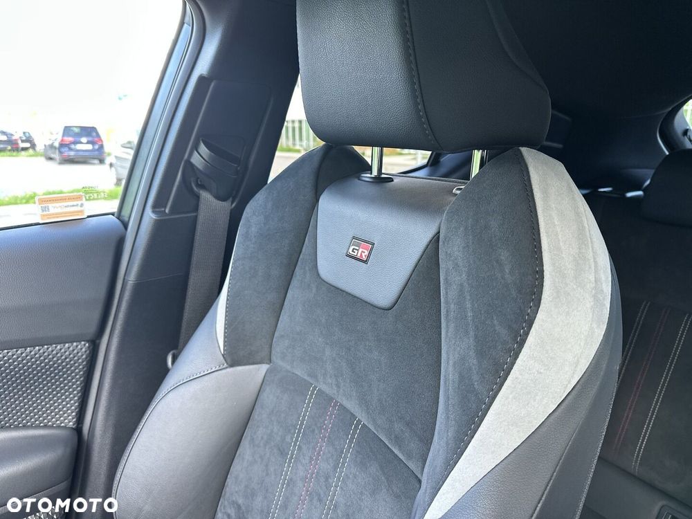 Toyota C-HR 2.0 Hybrid GR Sport - 32