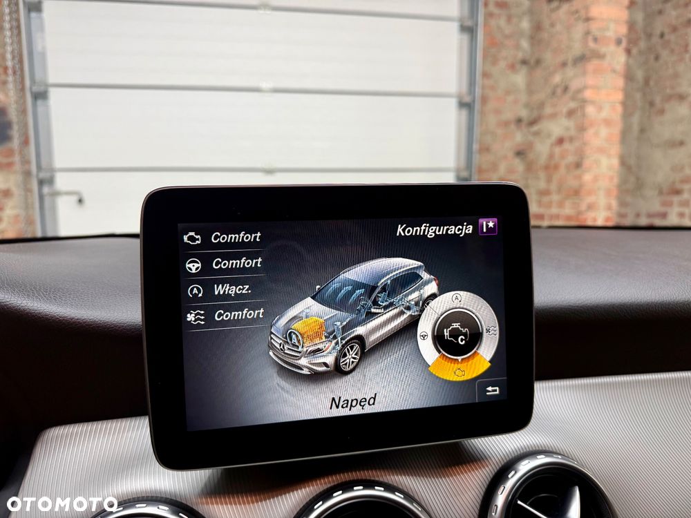 Mercedes-Benz GLA 180 7G-DCT Urban - 25