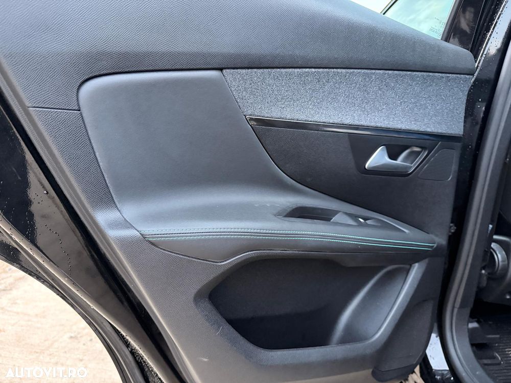 Peugeot 3008 1.2 PureTech Turbo S&S EAT8 Allure - 20