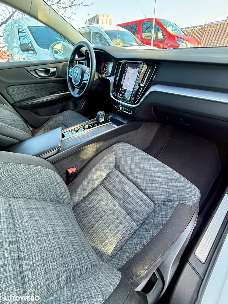 Volvo V60 B4 MHEV AT8 FWD Momentum Pro - 14