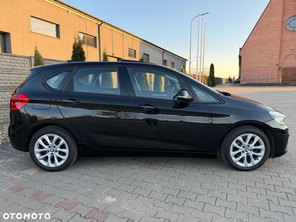 BMW Seria 2 218d - 11