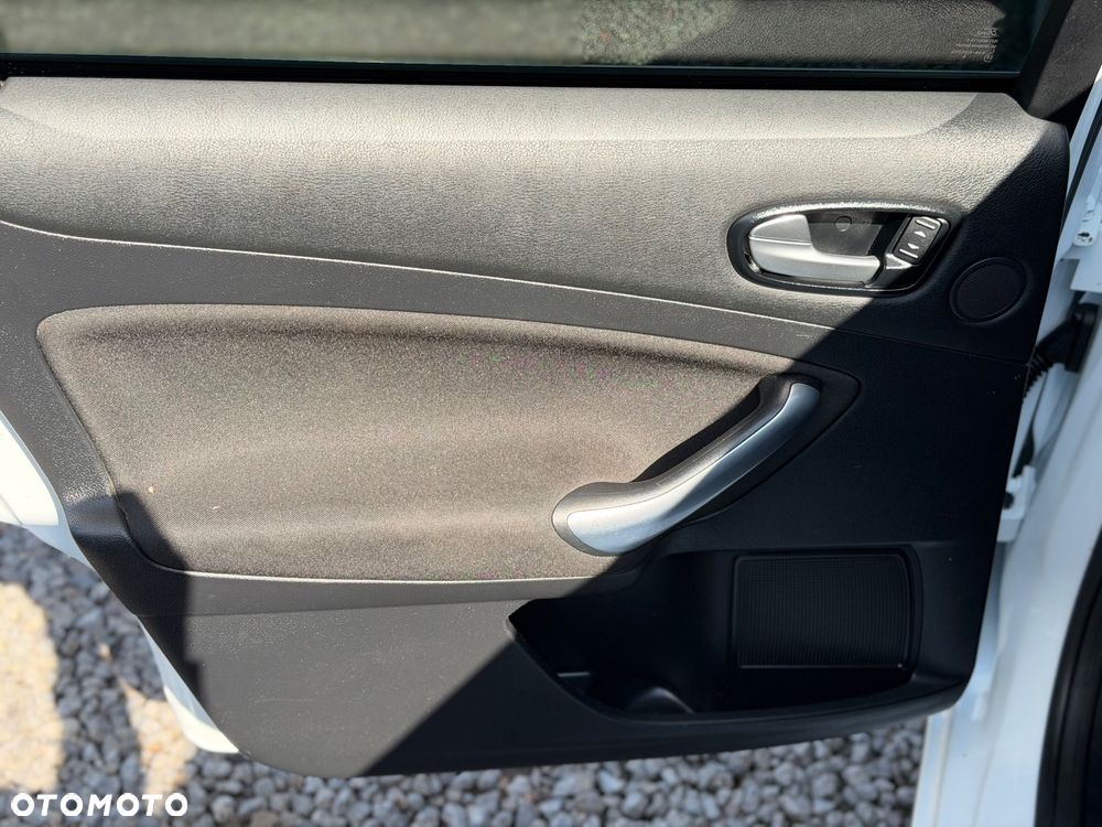 Ford Mondeo - 17
