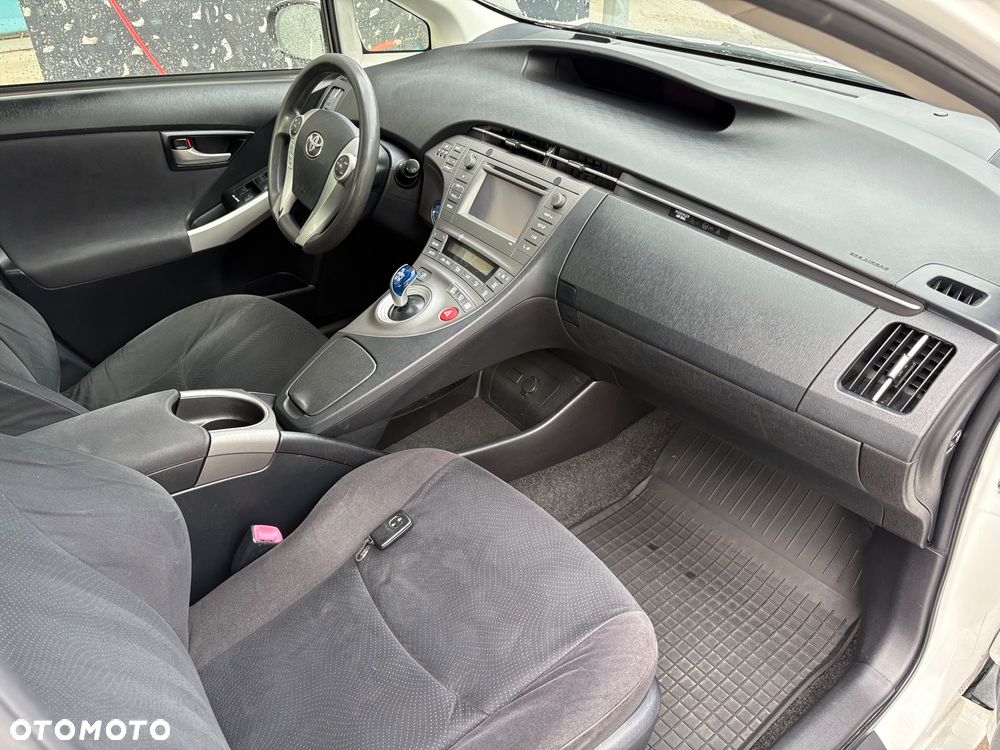 Toyota Prius (Hybrid) Sol - 7