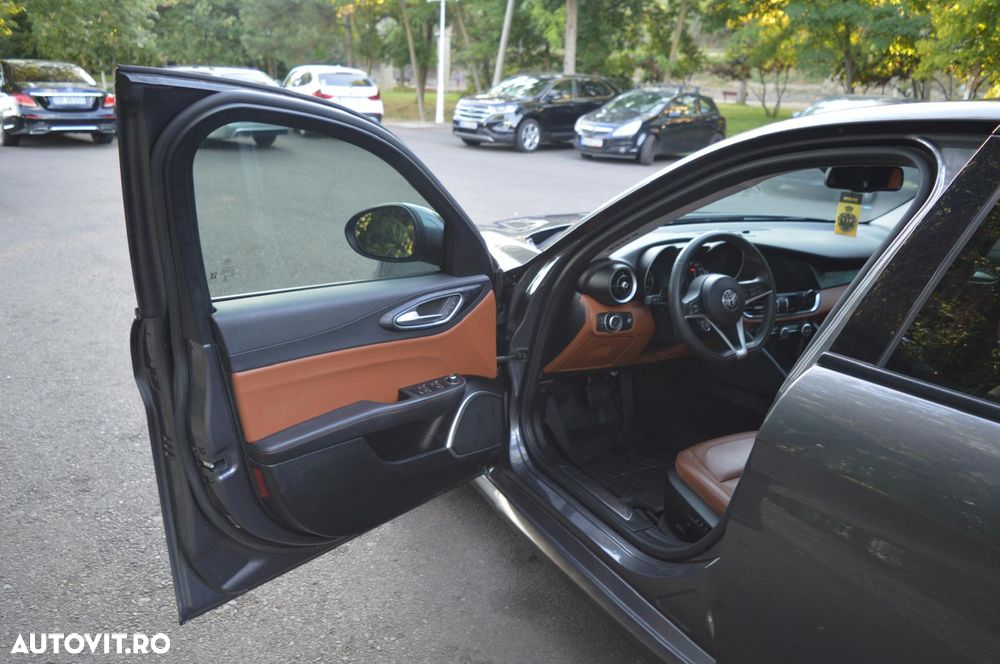 Alfa Romeo Giulia 2.0 Turbo 16V AT8 Veloce - 6