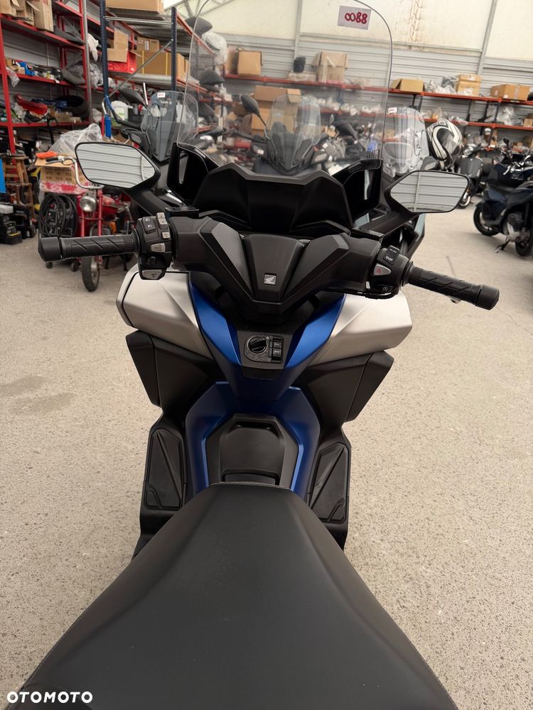 Honda NSS - 16