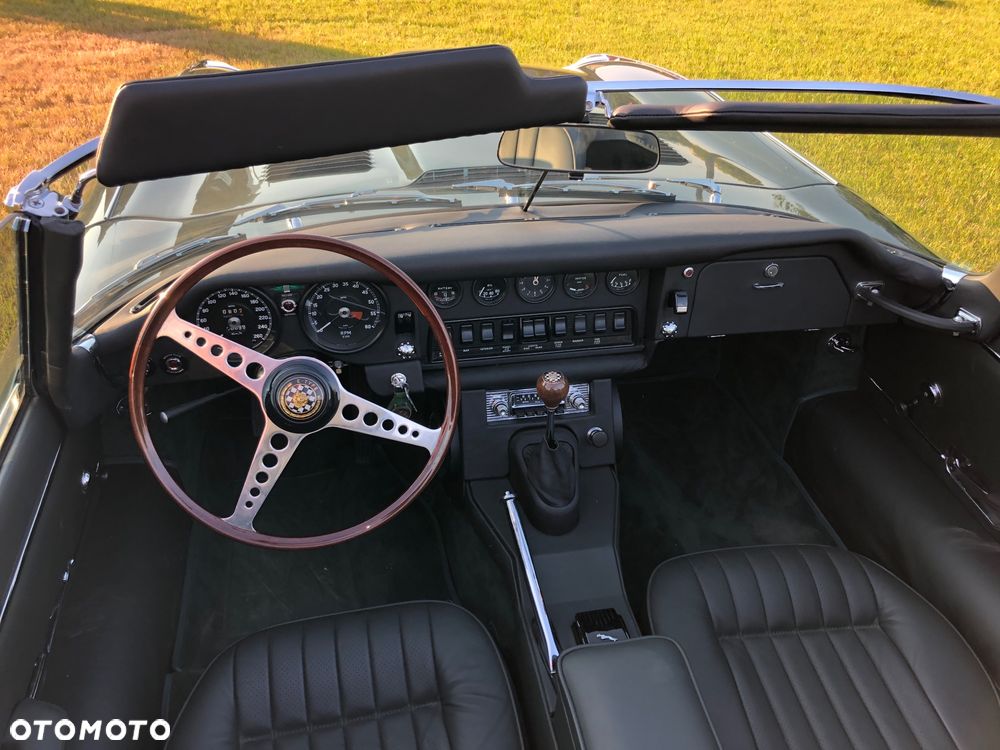 Jaguar E-Type - 6