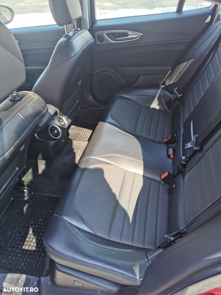 Alfa Romeo Giulia 2.2 JTDM Super - 12