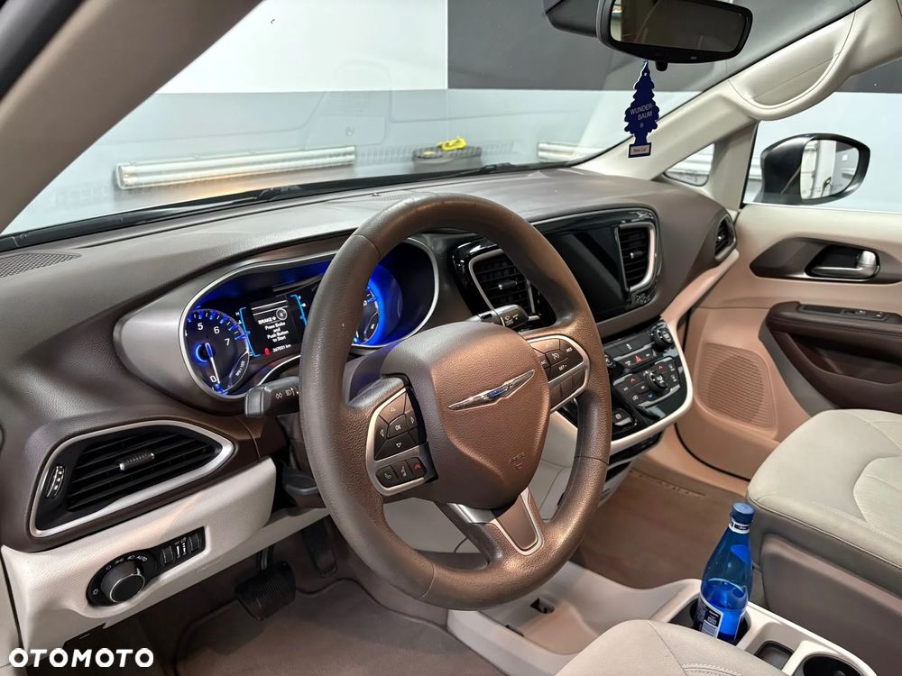 Chrysler Pacifica - 10