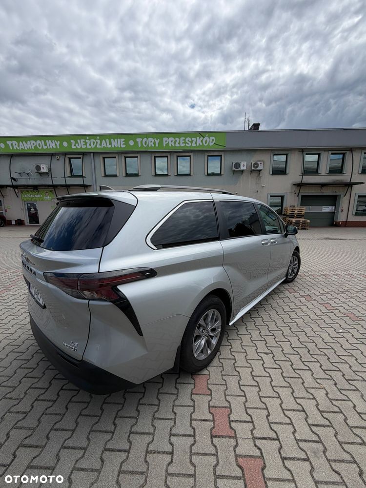 Toyota Sienna - 9