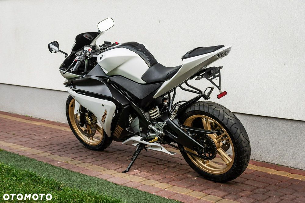 Yamaha YZF - 4