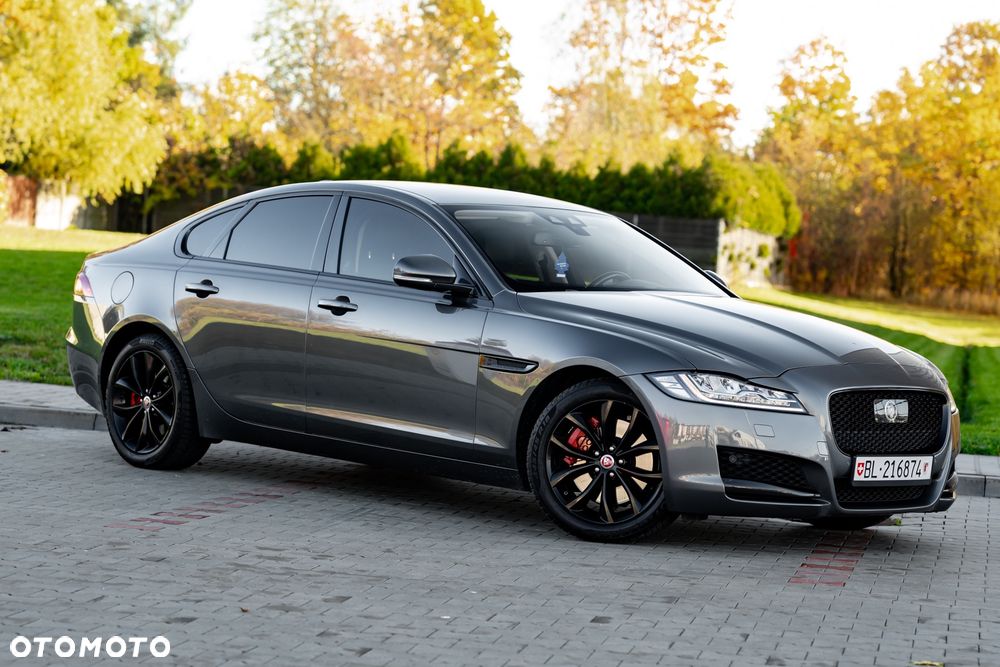 Jaguar XF 30d S - 4