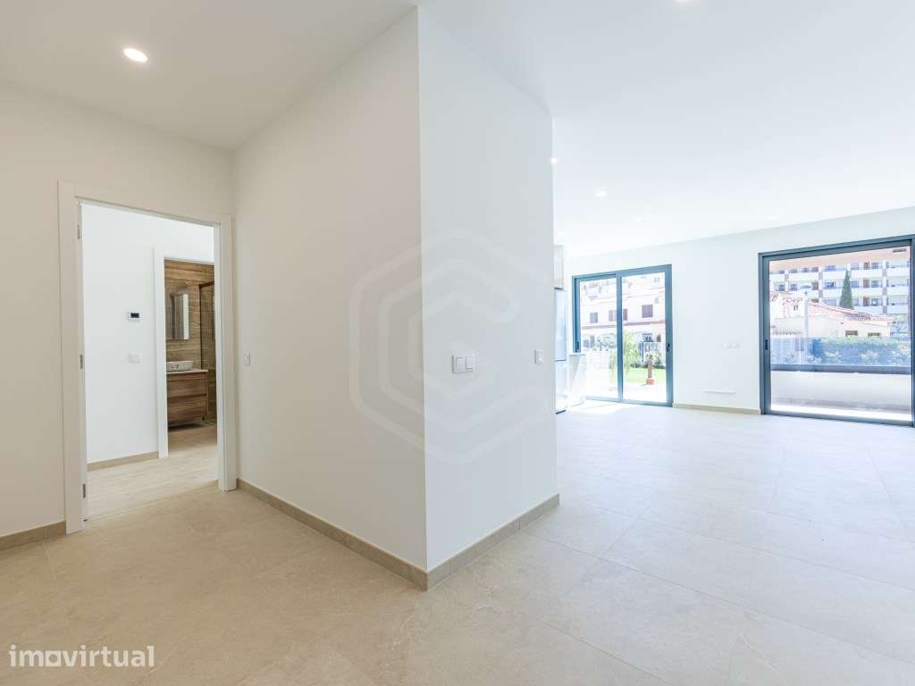Apartamento T1 em Condomínio com Piscina perto da Praia, no centro ... - Grande imagem: 3/33