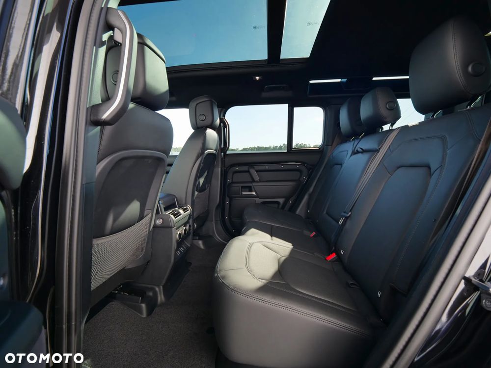 Land Rover Defender - 34